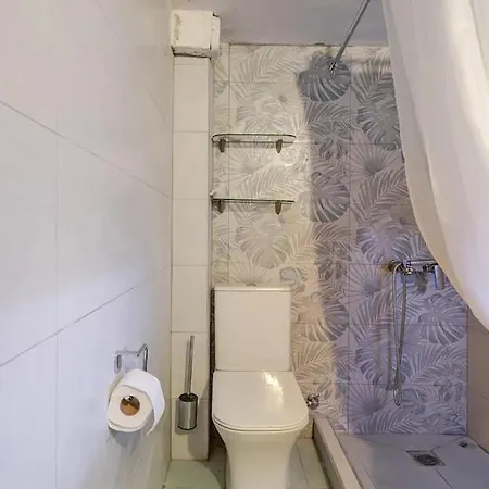 Fully Equipped And Family-friendly With 4k Netflix At Center Salonic
