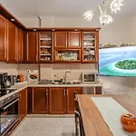 Apartament Fully Equipped And Family-friendly With 4k Netflix At Center Salonic