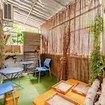 Fully Equipped And Family-friendly With 4k Netflix At Center Salonic