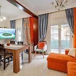 Fully Equipped And Family-friendly With 4k Netflix At Center Salonic