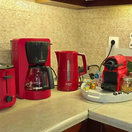 Fully Equipped And Family-friendly With 4k Netflix At Center Apartament Salonic