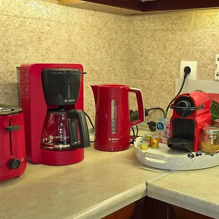 Fully Equipped And Family Friendly Skg Center Apartment *