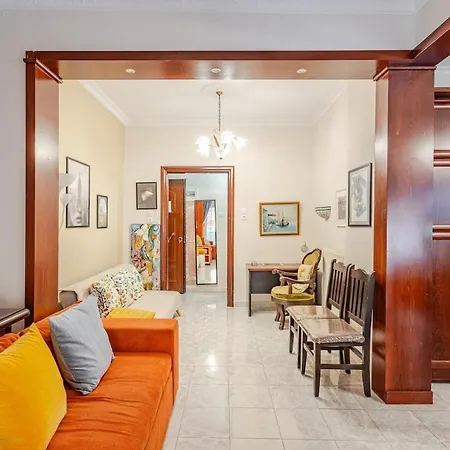 Fully Equipped And Family Friendly Skg Center Apartment
