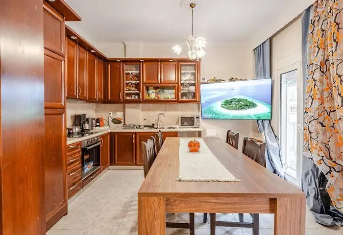 Fully Equipped And Family-friendly With 4k Netflix At Center